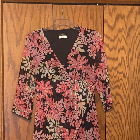 Top - Picture 2 of 2